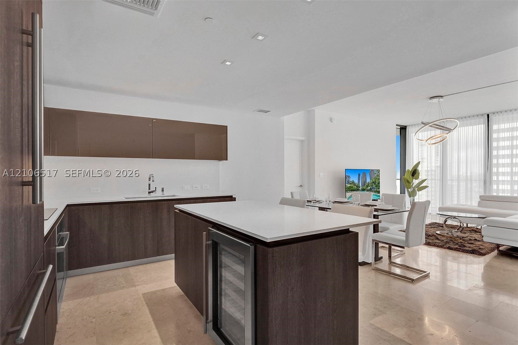88 SW 7th St 910
