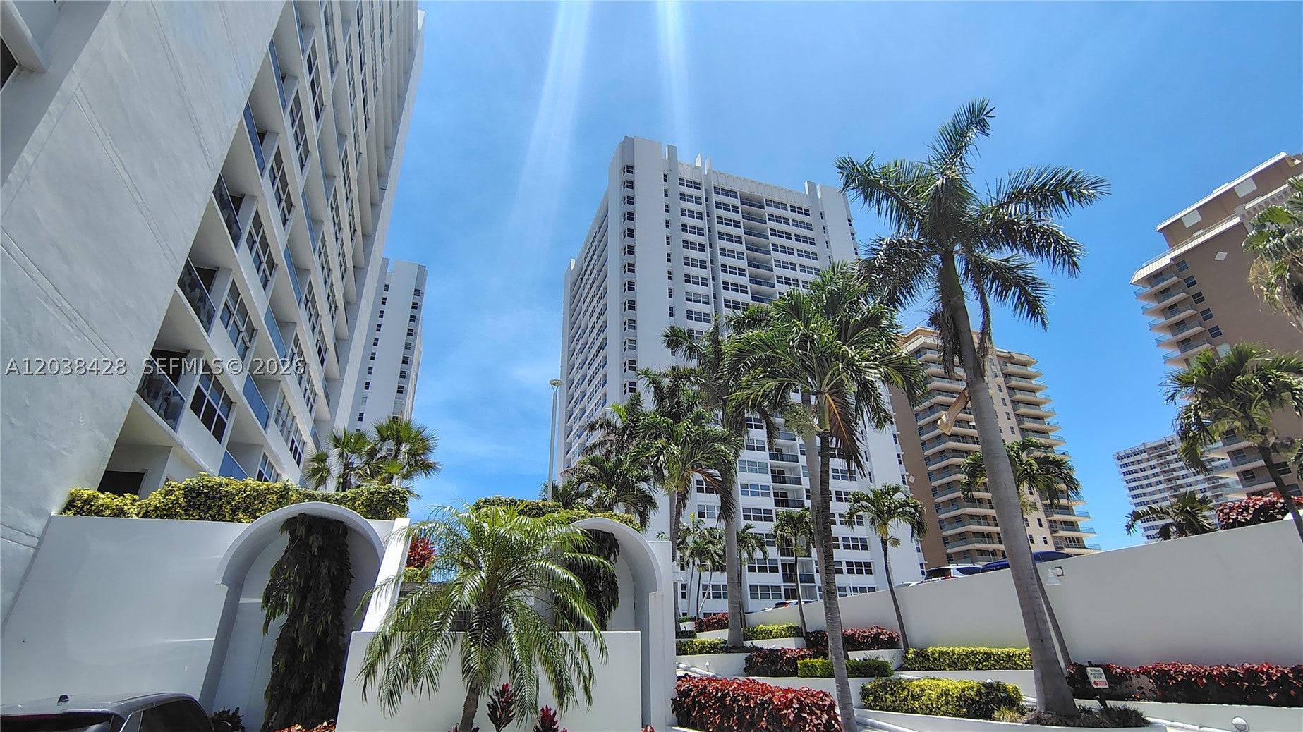 1904 S Ocean Dr 1807 - Image 1
