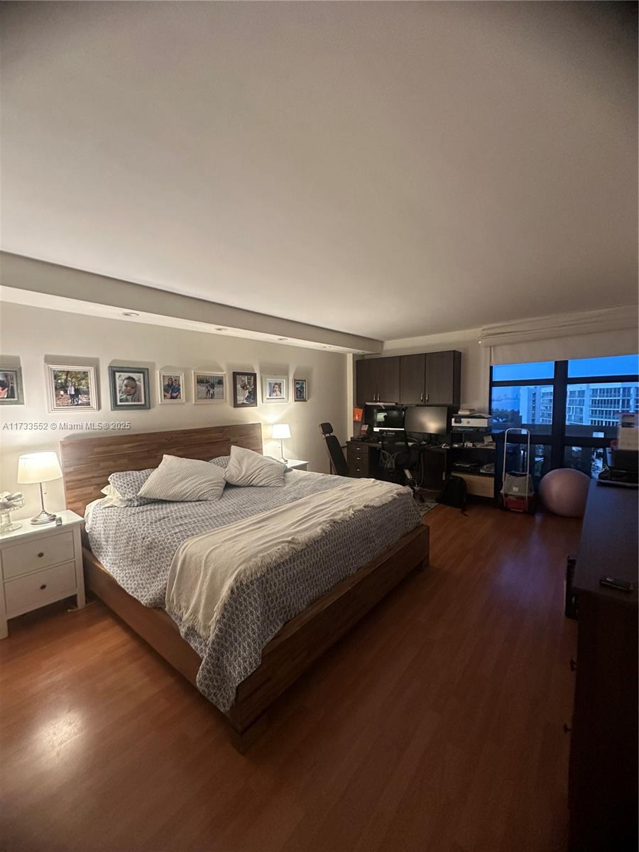 TOWERS OF KEY BISCAYNE CON - Residential