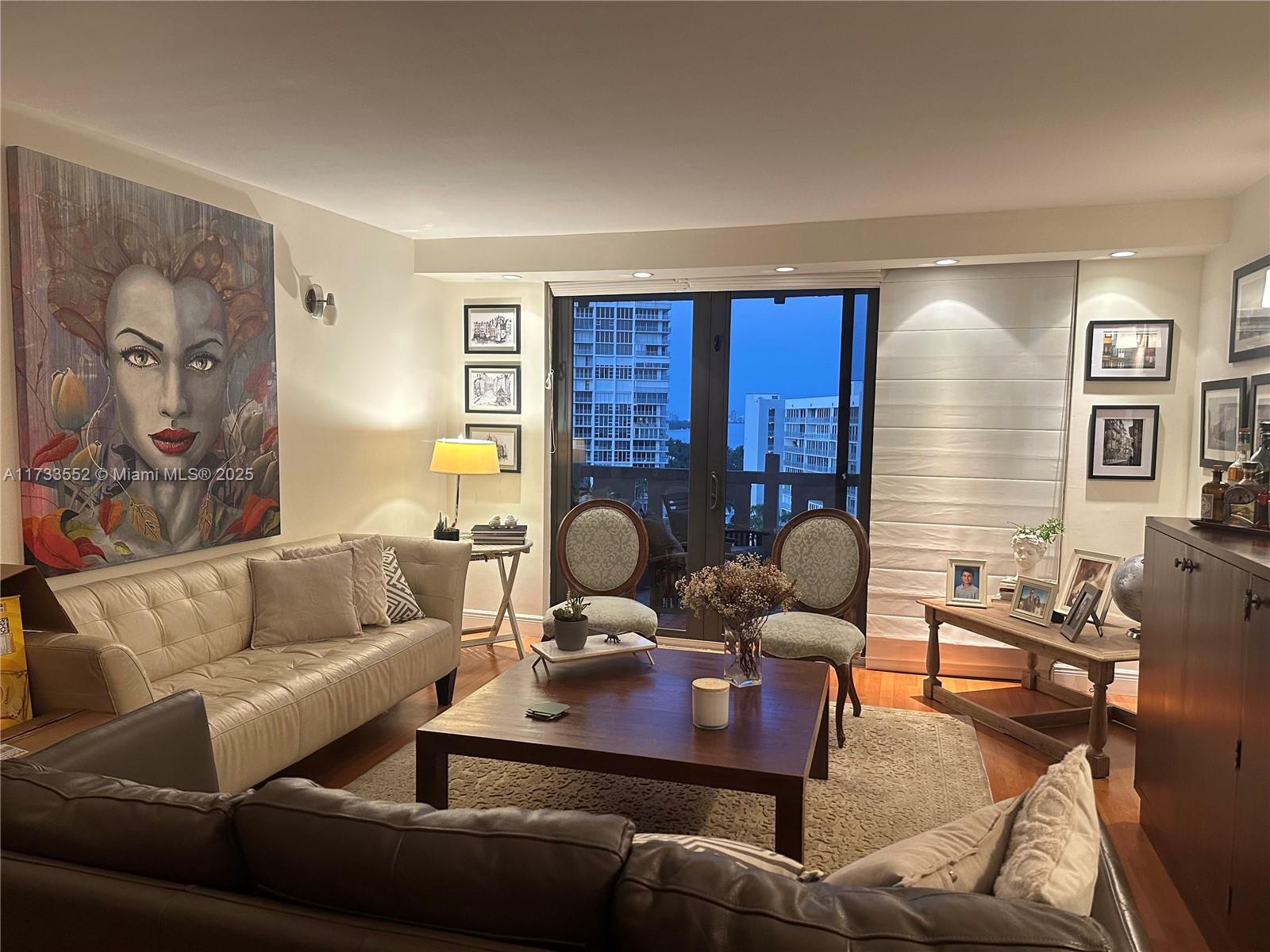 TOWERS OF KEY BISCAYNE CON - Residential