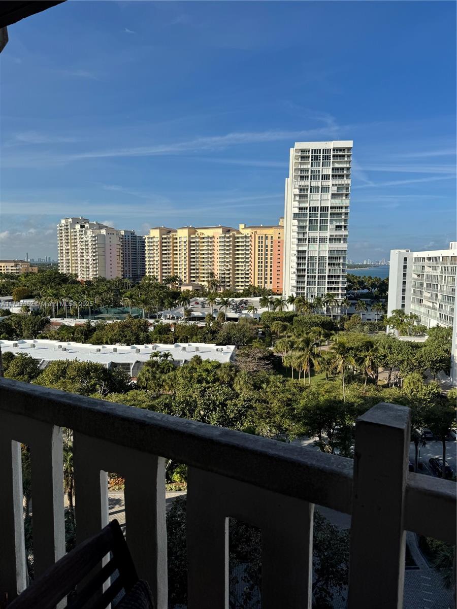 TOWERS OF KEY BISCAYNE CON - Residential