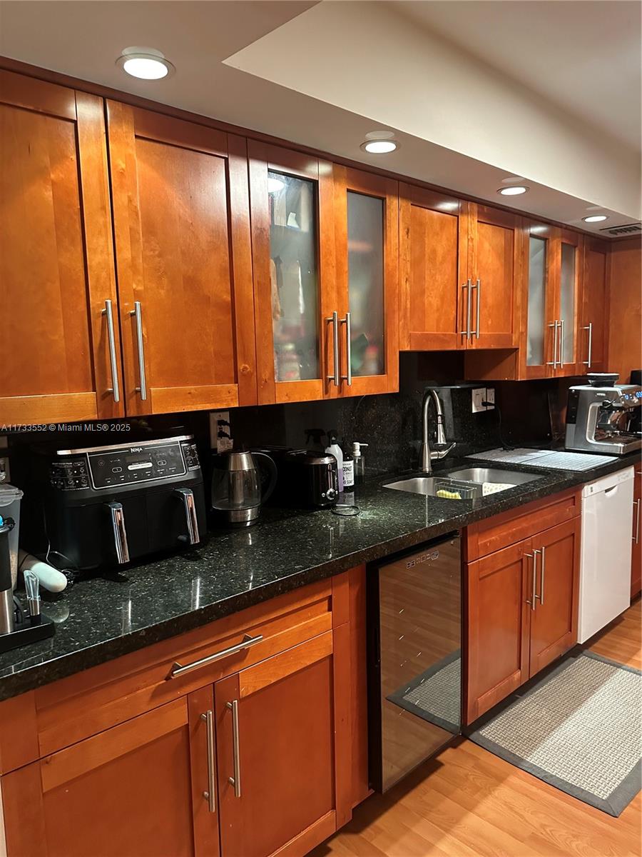 TOWERS OF KEY BISCAYNE CON - Residential