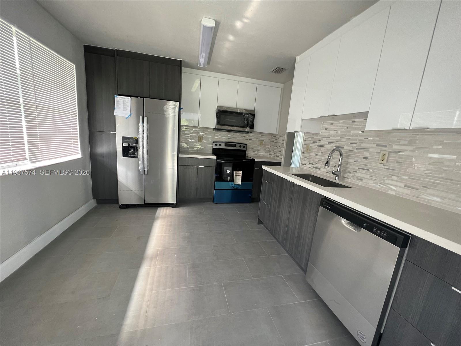 TWIN LAKES HOMES - Residential