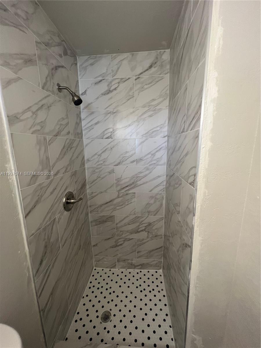 TWIN LAKES HOMES - Residential