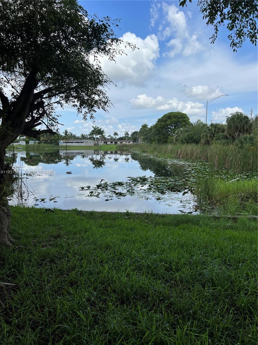 TWIN LAKES HOMES - Residential