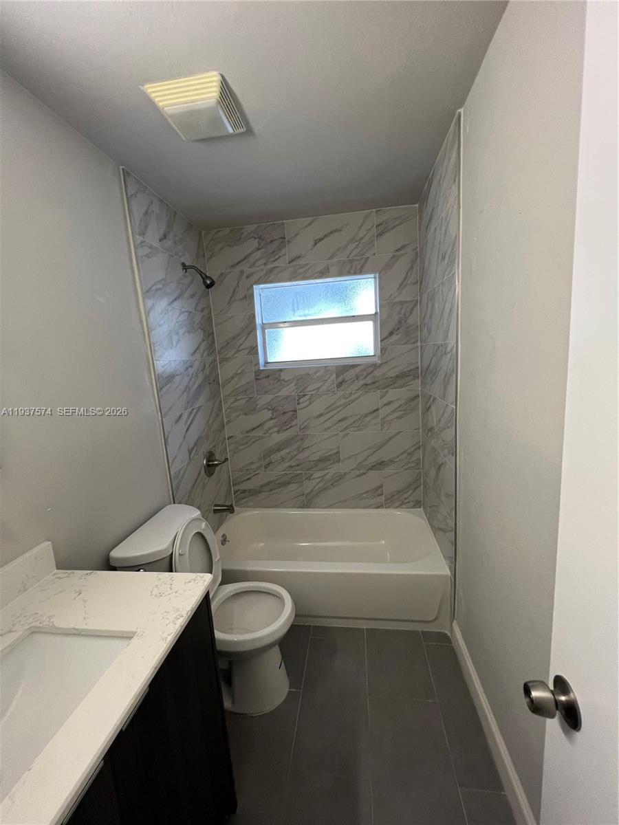 TWIN LAKES HOMES - Residential