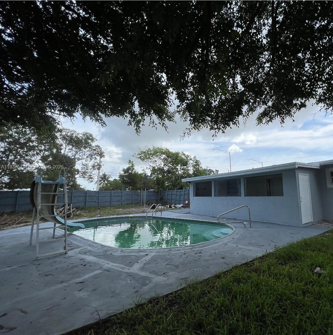 TWIN LAKES HOMES - Residential