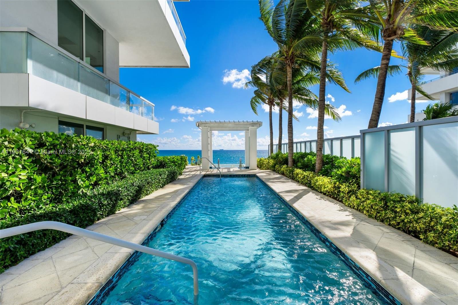 FONTAINEBLEAU III OCEAN C - Residential