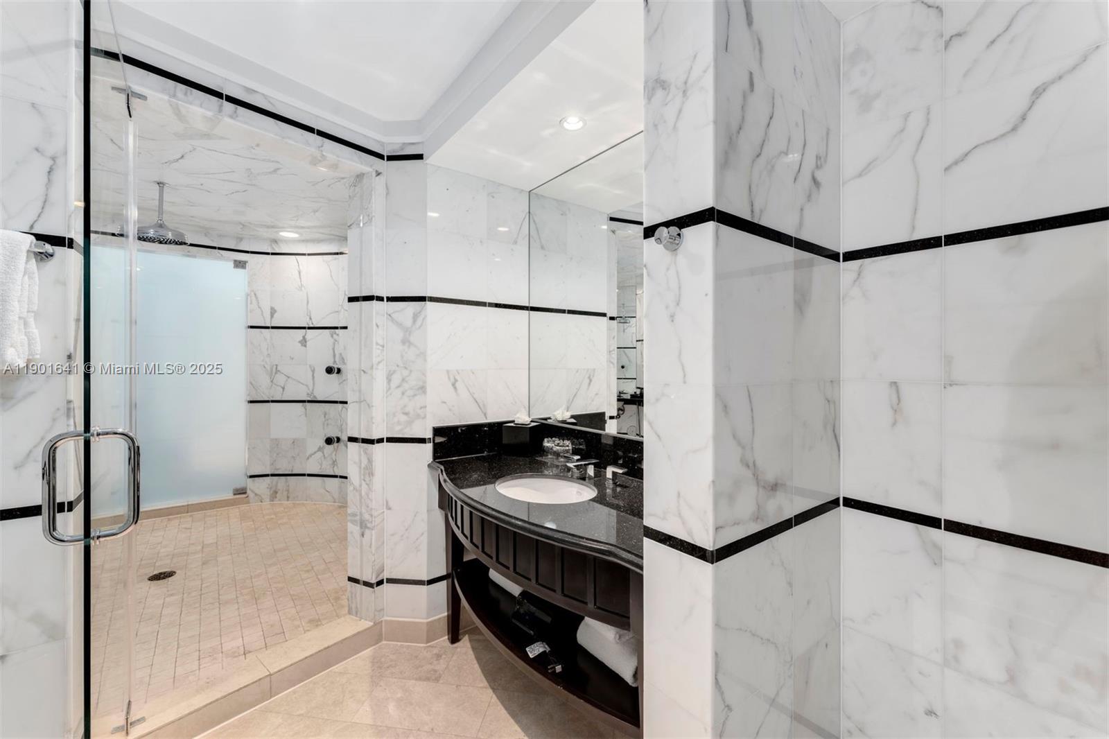 FONTAINEBLEAU III OCEAN C - Residential