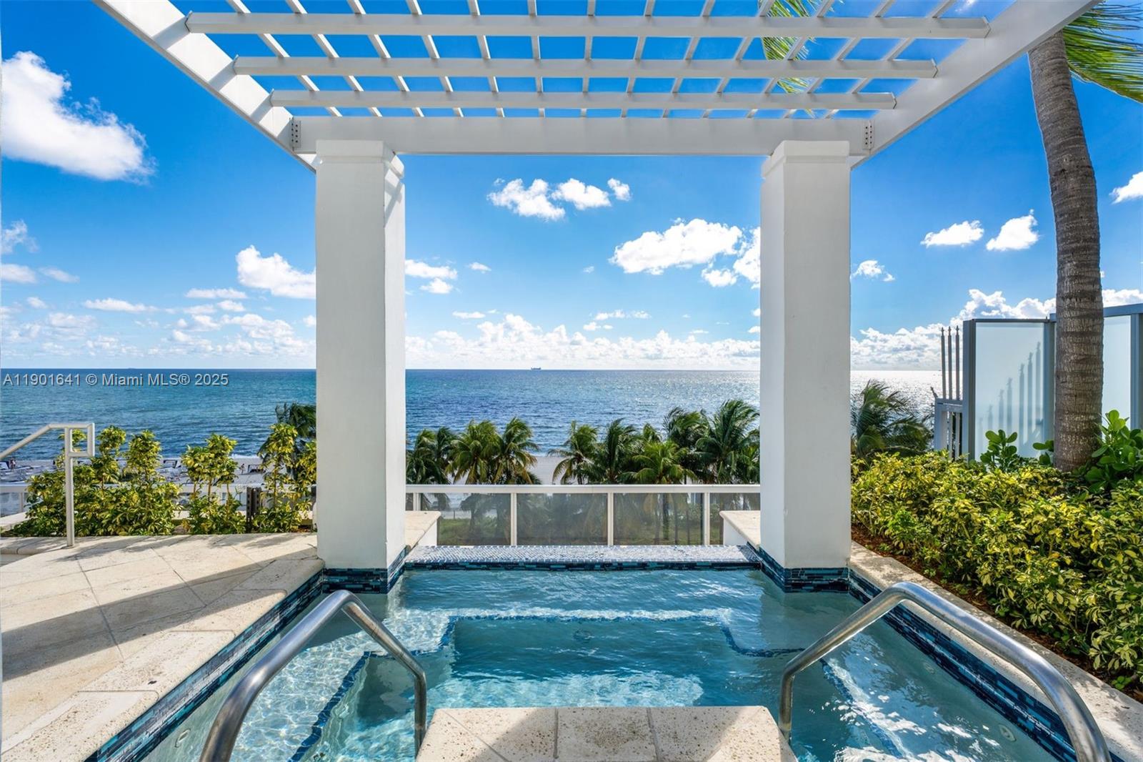 FONTAINEBLEAU III OCEAN C - Residential