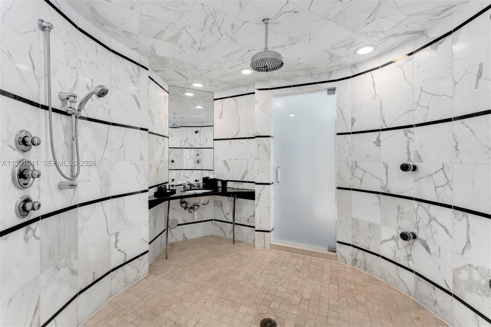 FONTAINEBLEAU III OCEAN C - Residential