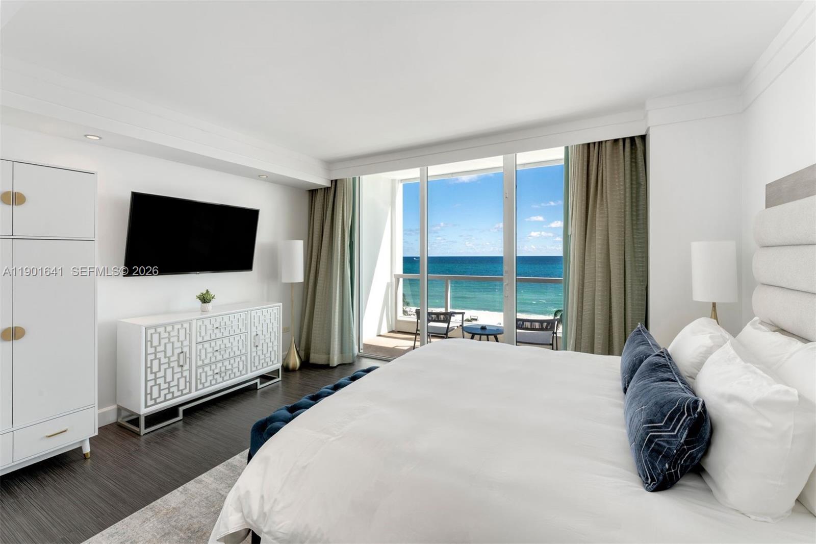 FONTAINEBLEAU III OCEAN C - Residential