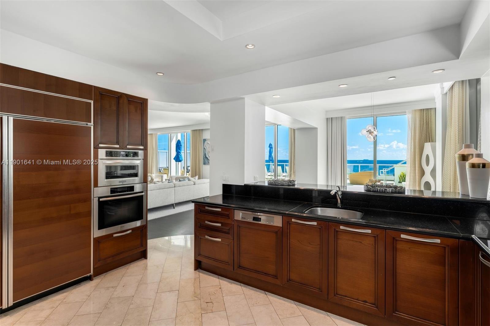 FONTAINEBLEAU III OCEAN C - Residential