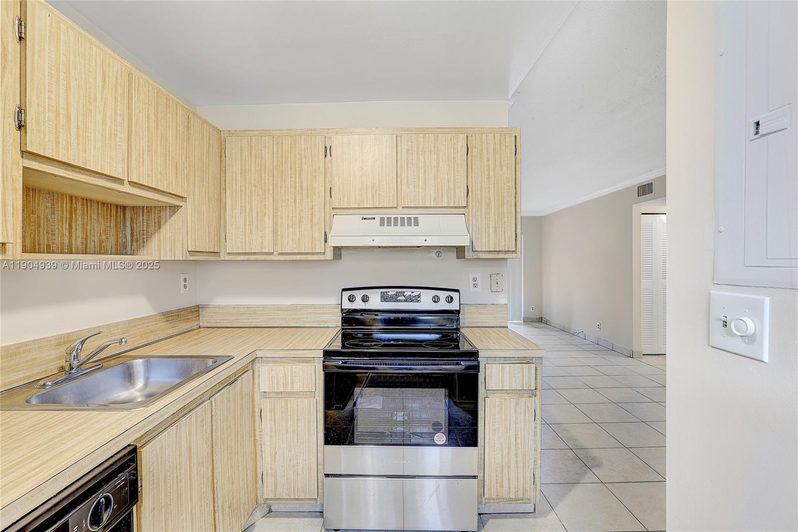 GARDENS NORTH ONE CONDO - Residential