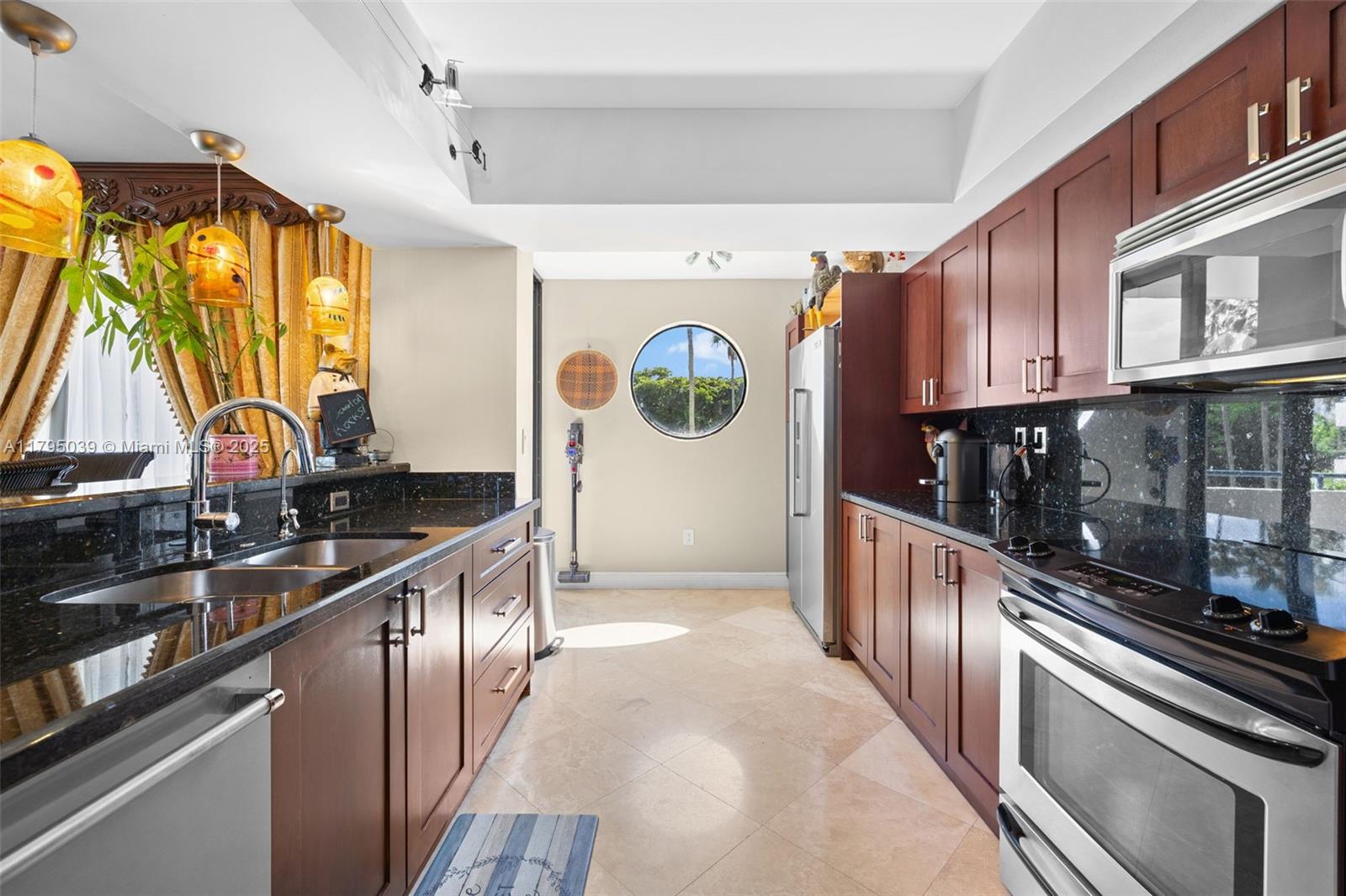 SPINNAKER BAY AT THE WATE - Residential