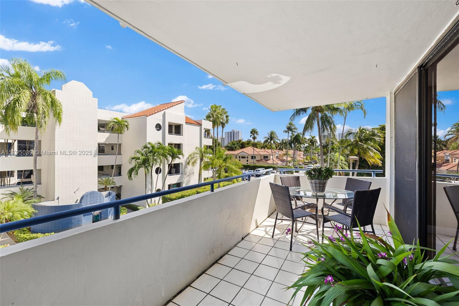 SPINNAKER BAY AT THE WATE - Residential