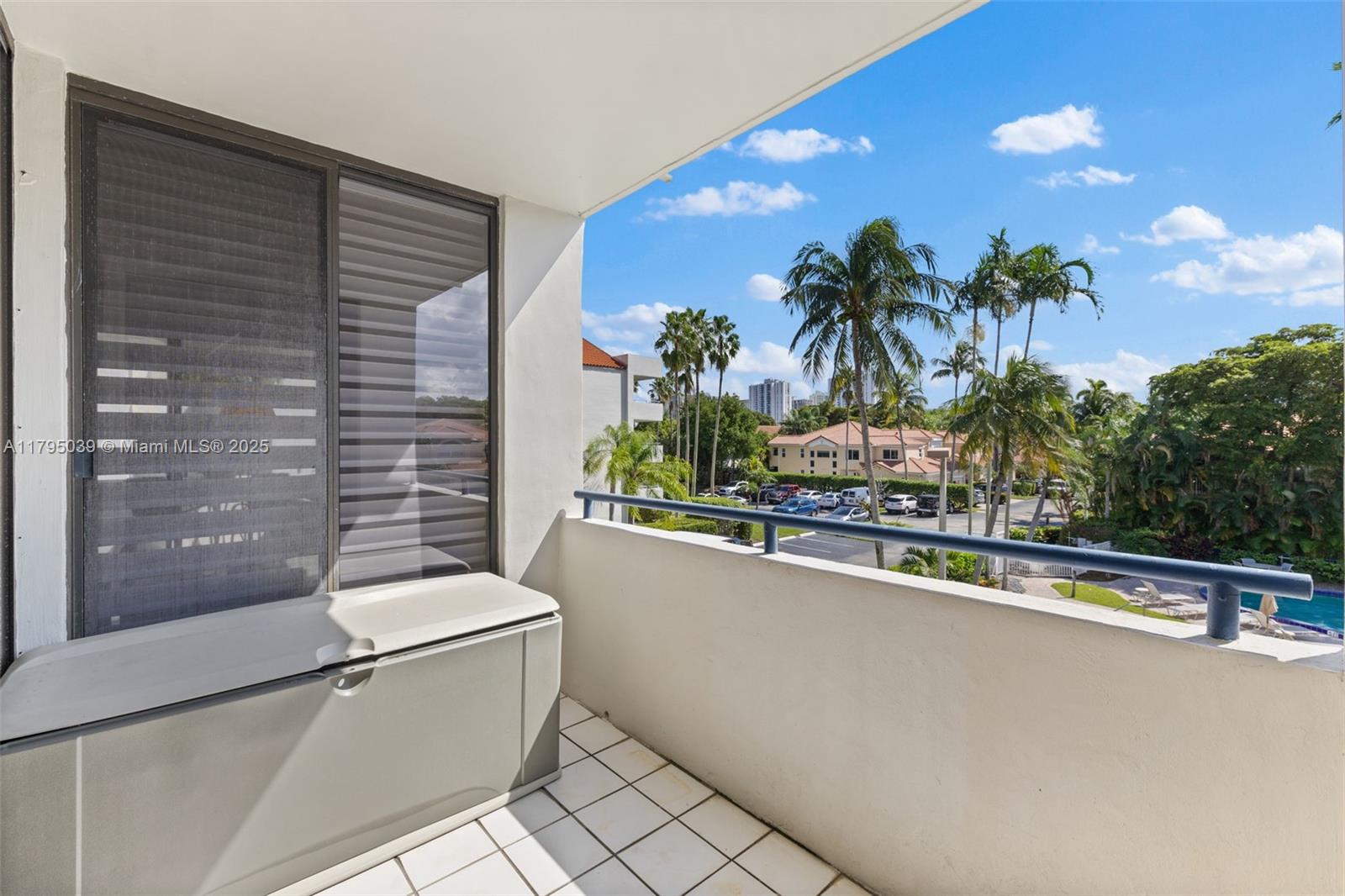 SPINNAKER BAY AT THE WATE - Residential