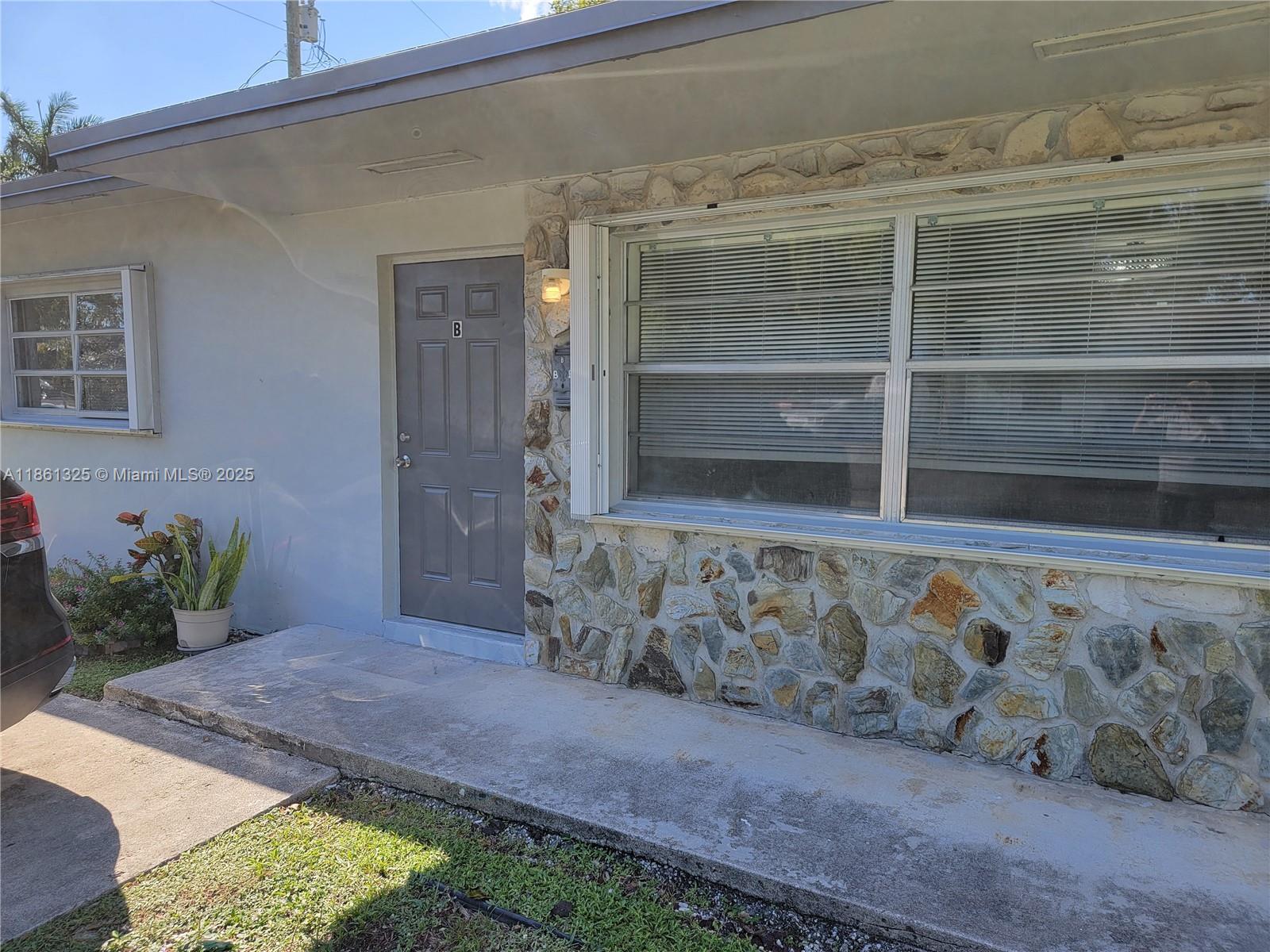 Spacious 2/1 in Hallandale. Close to highways, Schools, and Houses of Worship. Windows have Hurricane Shutters and Water is included in rent.