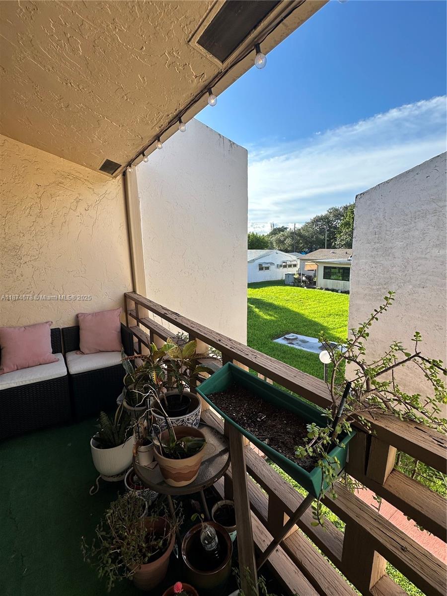 PARK PLAZA TOWNHOUSES CON - Residential