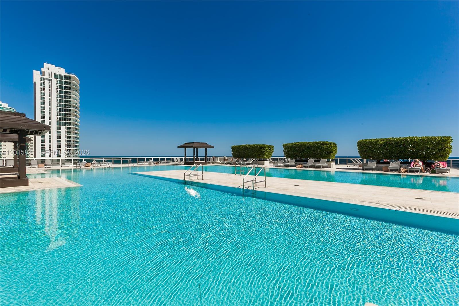 BEACH CLUB II - Residential