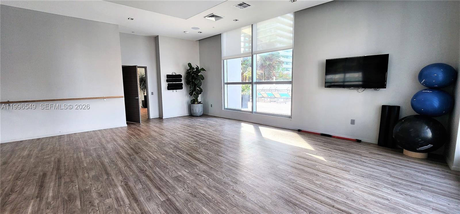 1100 MILLECENTO RESIDENCE - Residential Lease