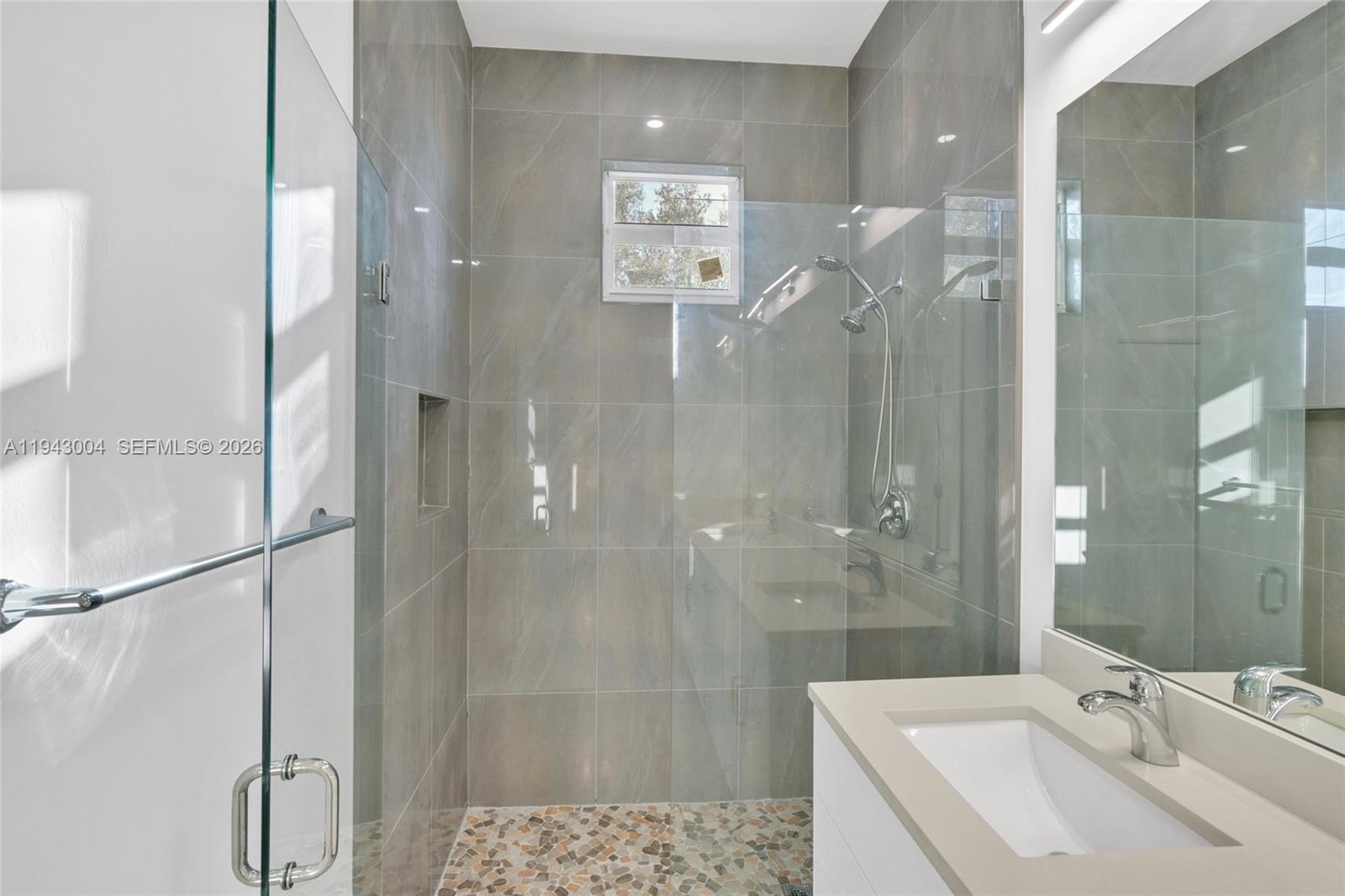 MIRROR LAKES - Residential