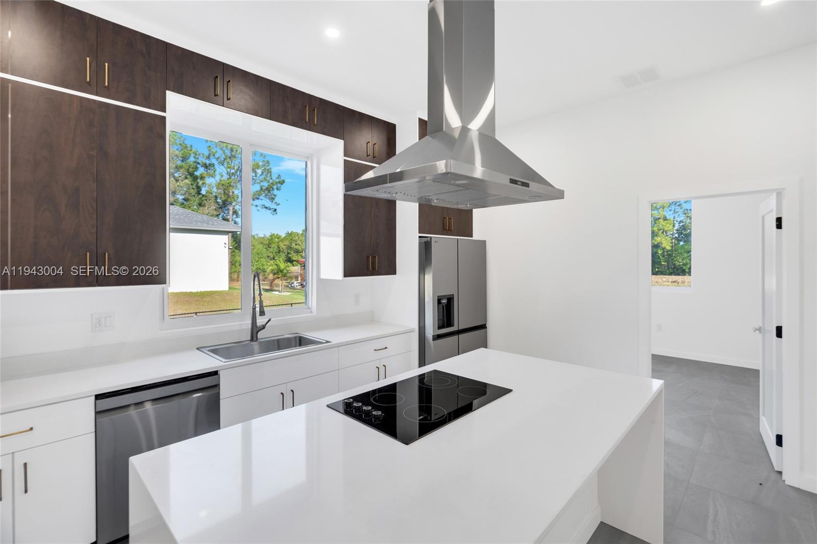 MIRROR LAKES - Residential