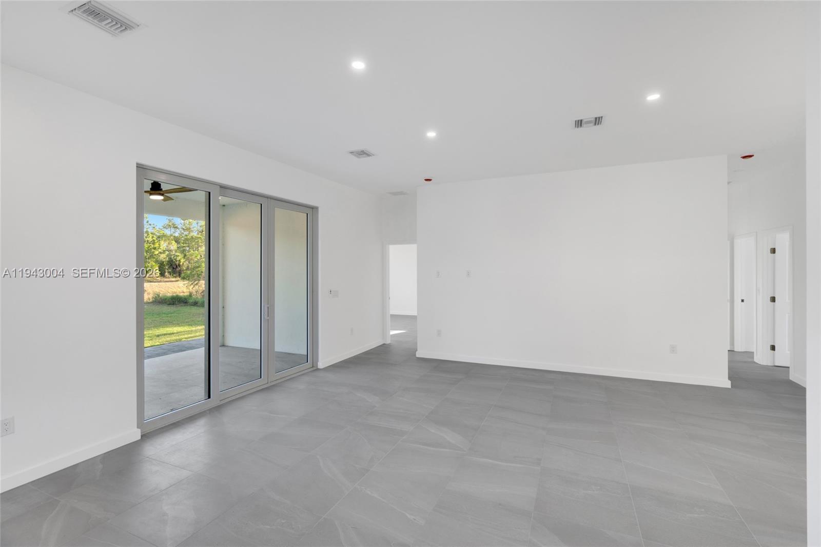 MIRROR LAKES - Residential