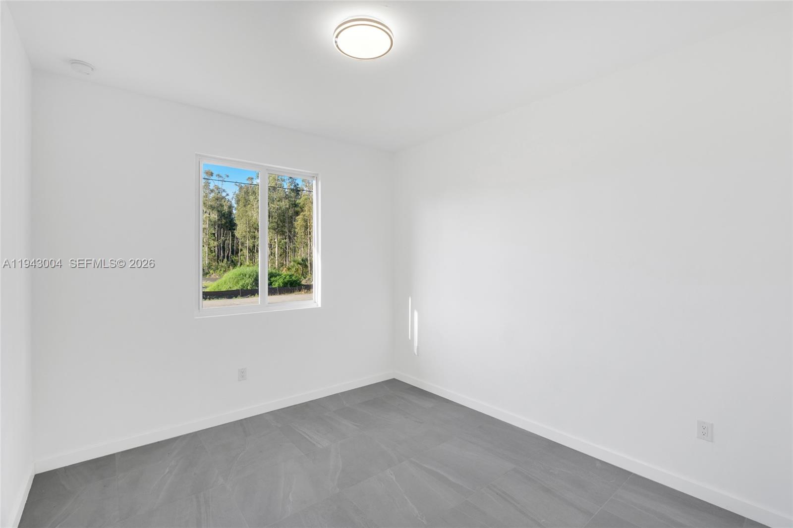 MIRROR LAKES - Residential