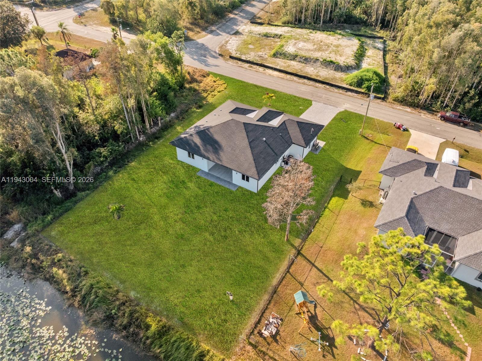 MIRROR LAKES - Residential