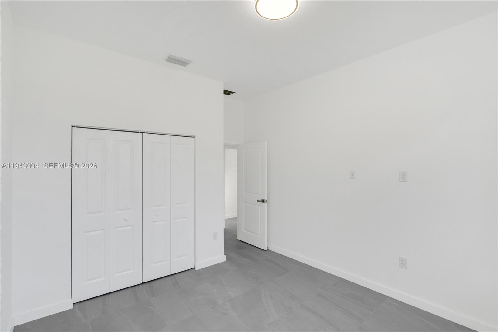 MIRROR LAKES - Residential