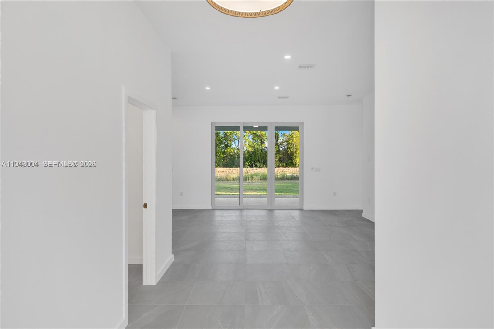 MIRROR LAKES - Residential