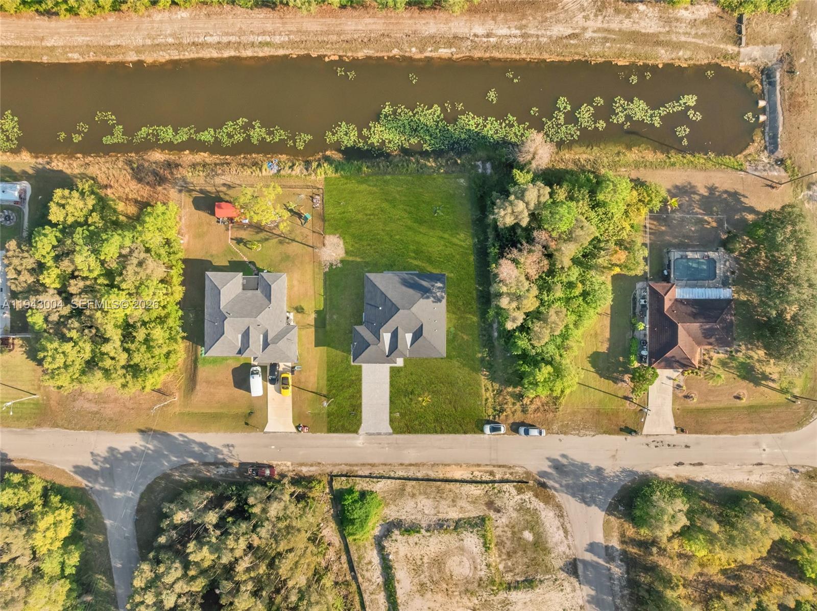 MIRROR LAKES - Residential