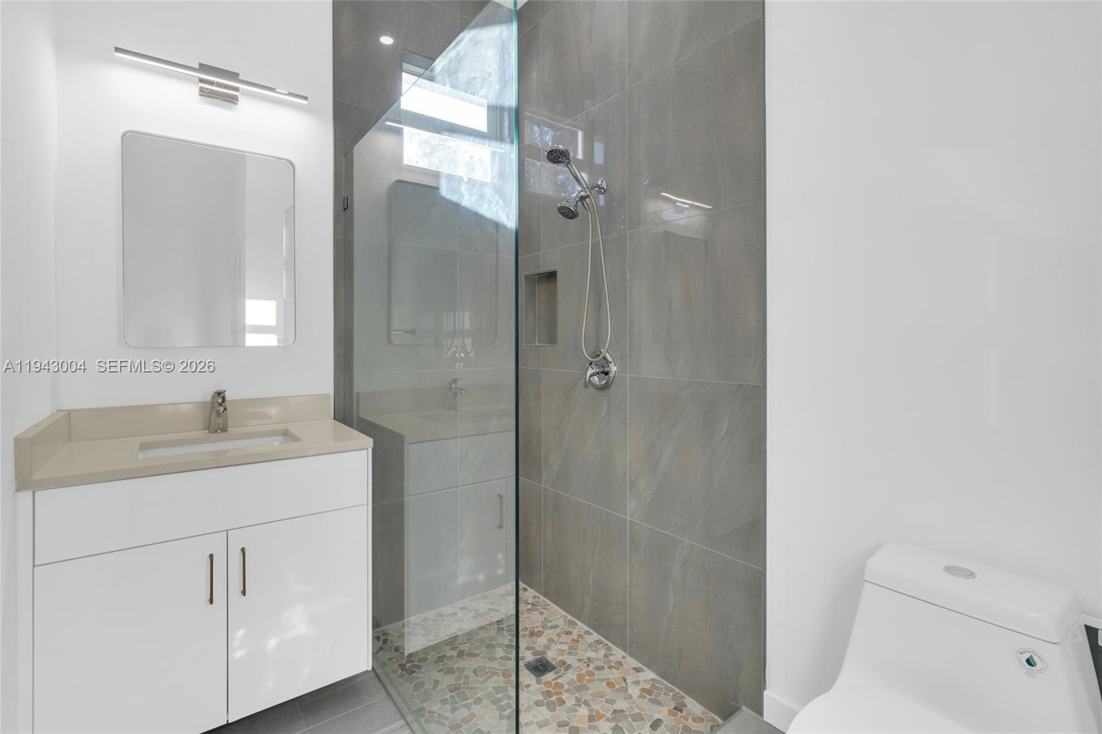 MIRROR LAKES - Residential