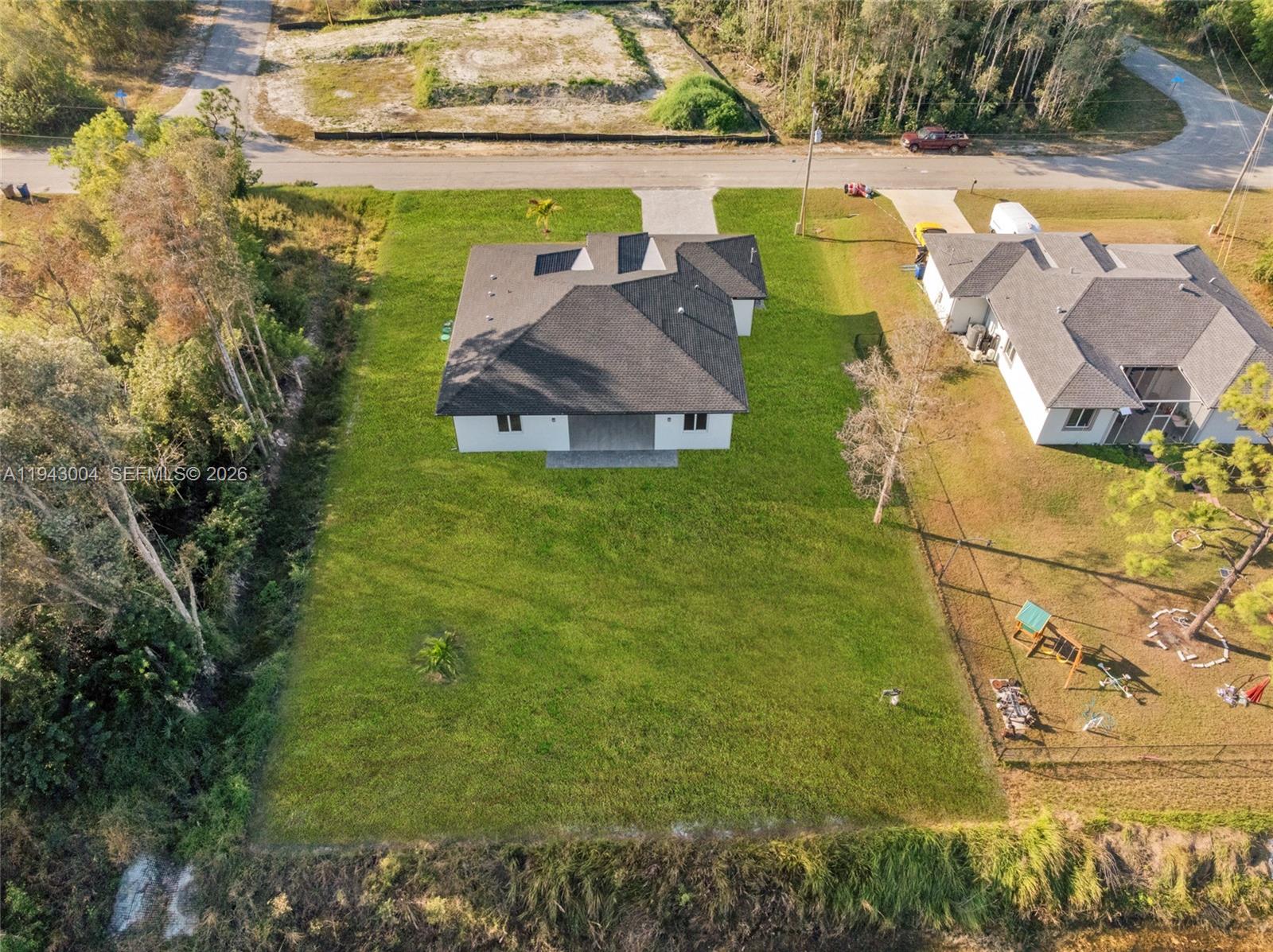 MIRROR LAKES - Residential