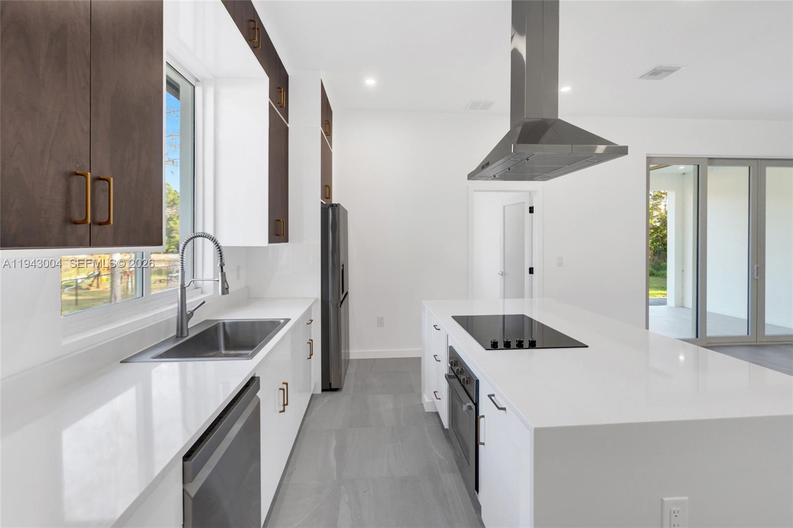 MIRROR LAKES - Residential