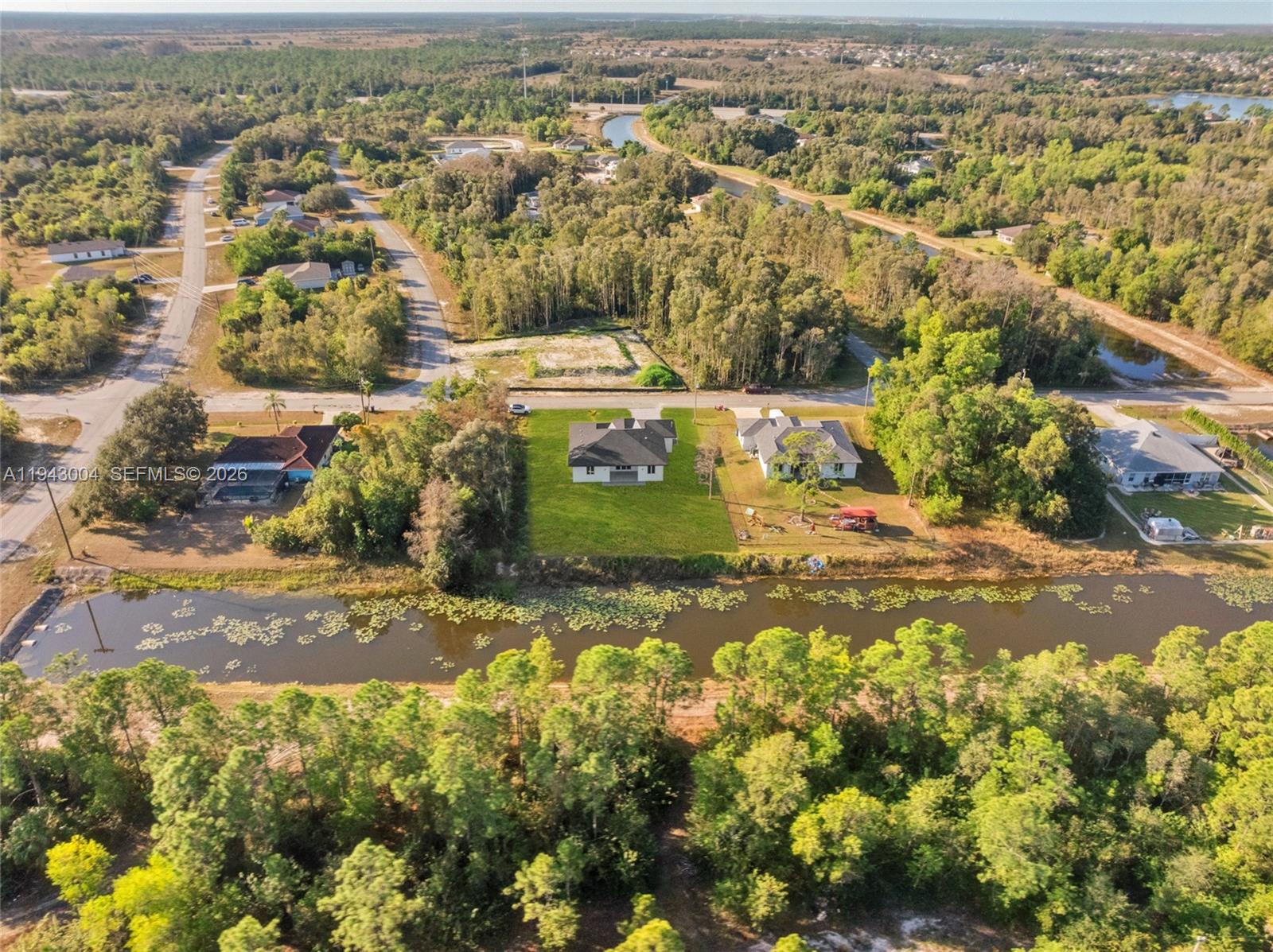 MIRROR LAKES - Residential
