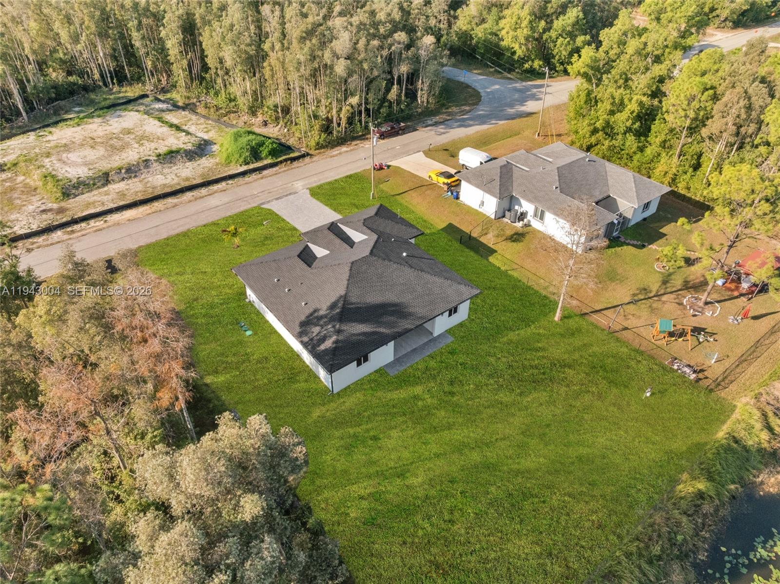 MIRROR LAKES - Residential