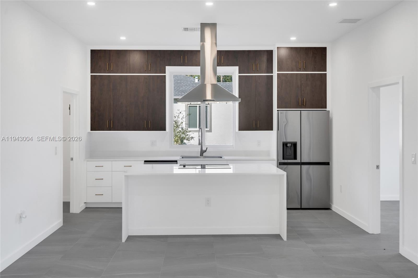 MIRROR LAKES - Residential