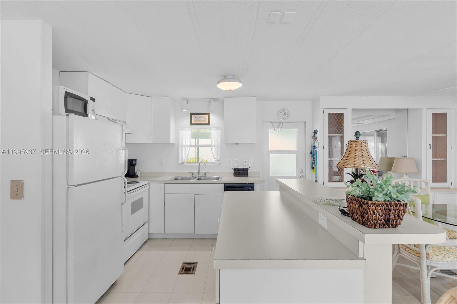 SILVER SHORES MOBILE HOME - Residential