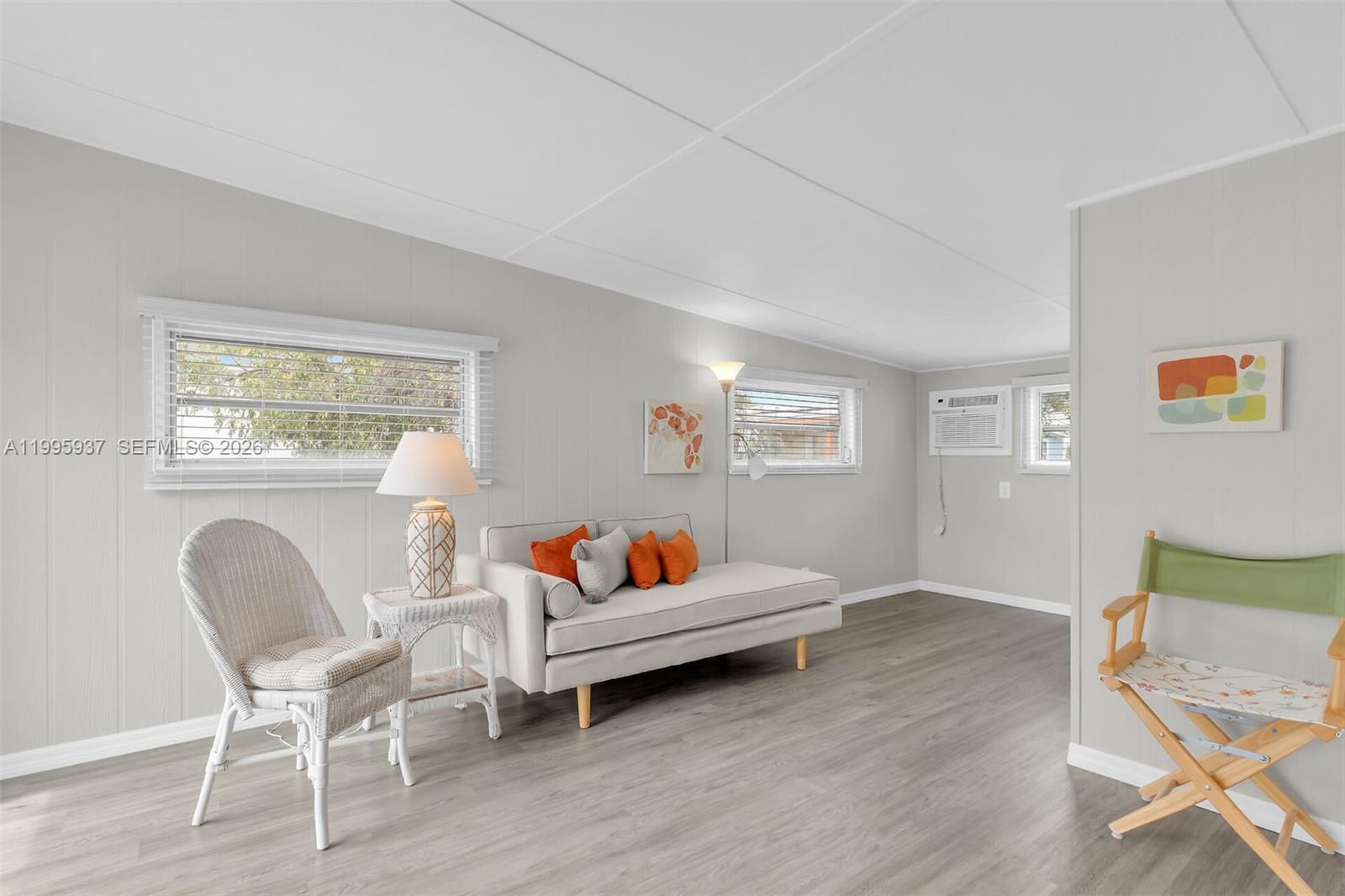 SILVER SHORES MOBILE HOME - Residential