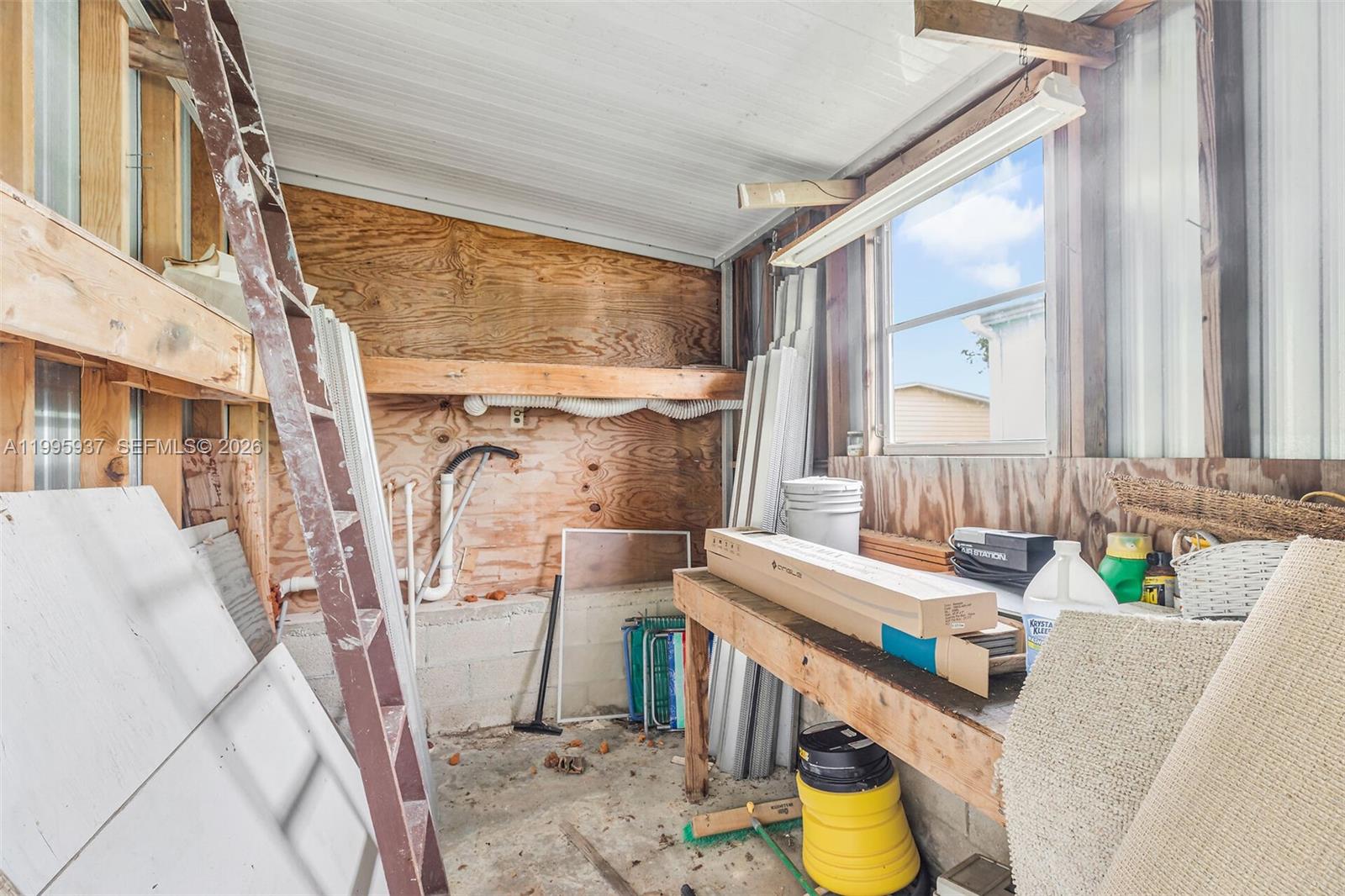 SILVER SHORES MOBILE HOME - Residential