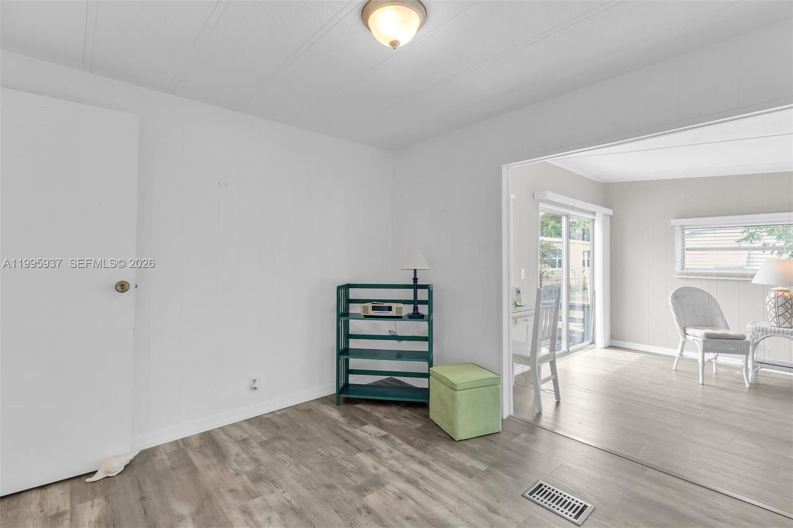 SILVER SHORES MOBILE HOME - Residential