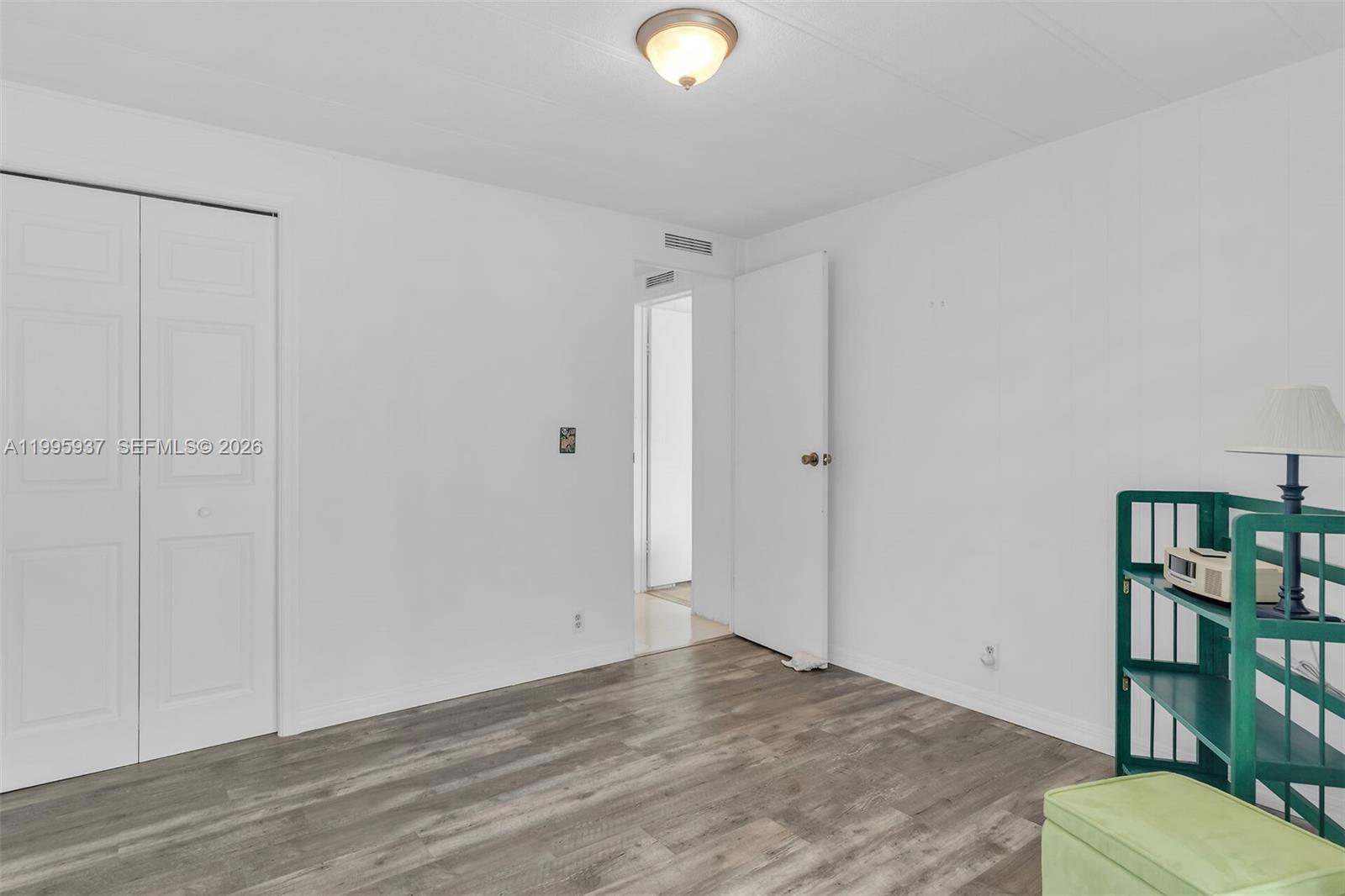 SILVER SHORES MOBILE HOME - Residential