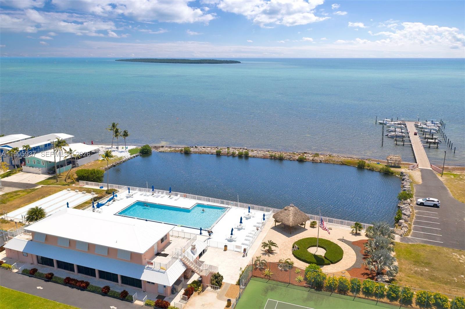 SILVER SHORES MOBILE HOME - Residential