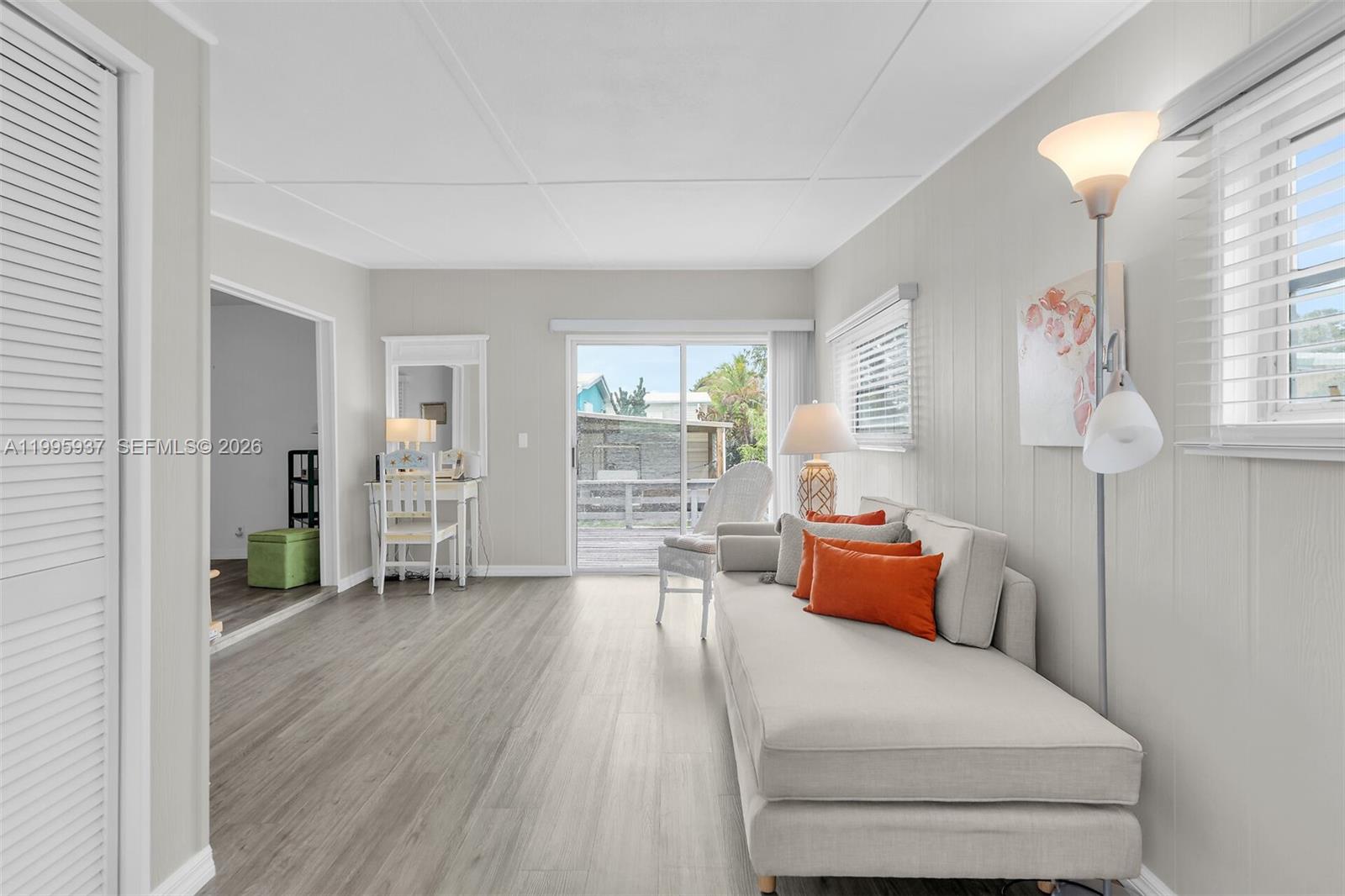 SILVER SHORES MOBILE HOME - Residential