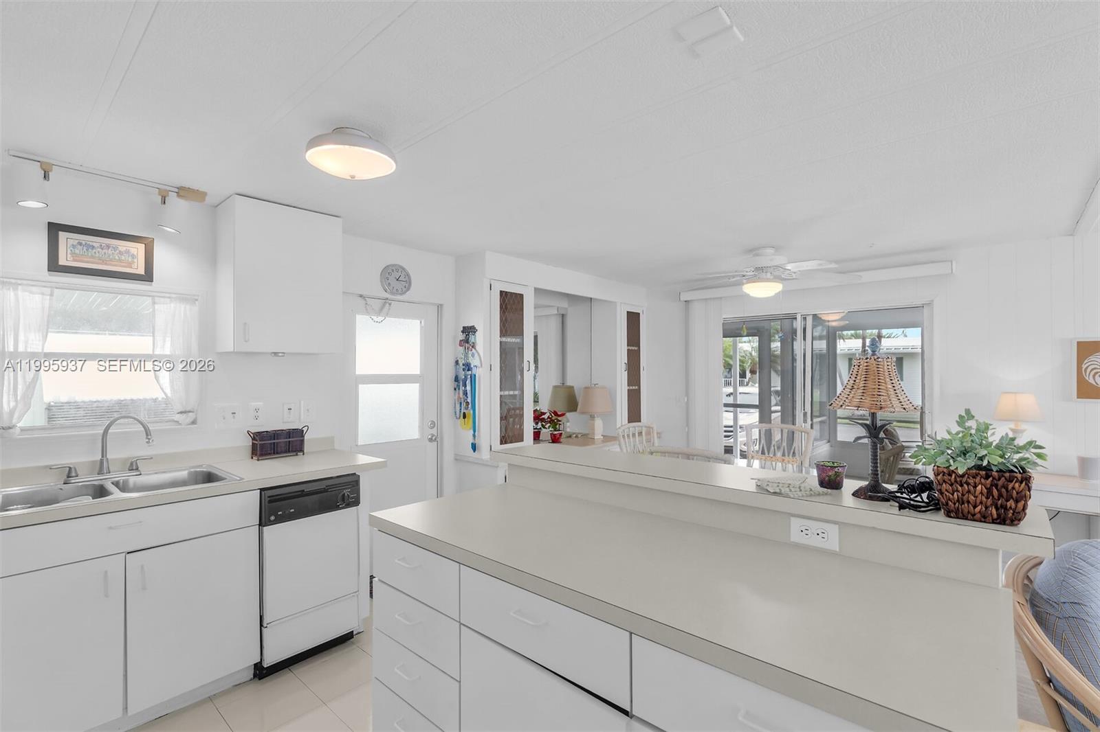 SILVER SHORES MOBILE HOME - Residential