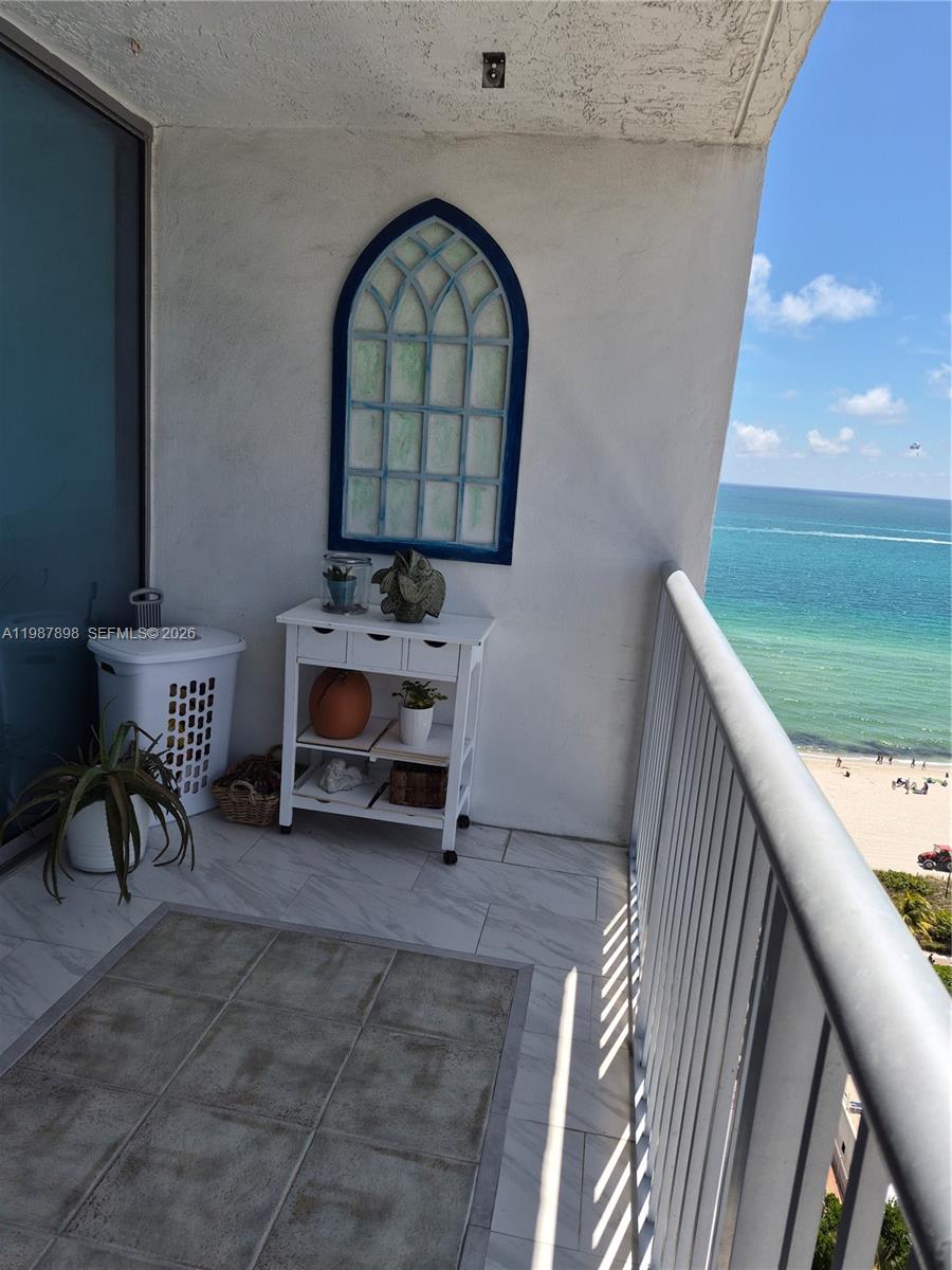 MIRASOL OCEAN TOWERS COND - Residential