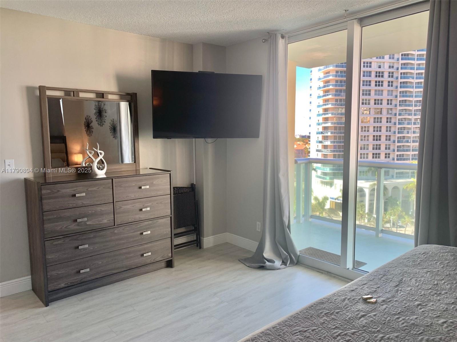TIDES ON HOLLYWOOD BEACH - Residential