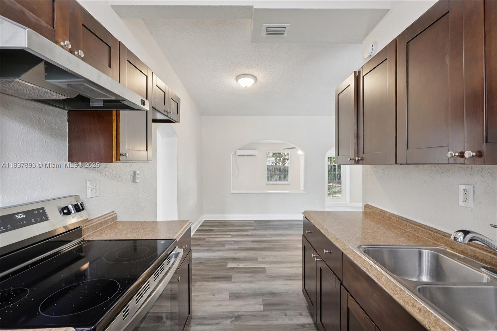 LAKE FOREST SEC 4 - Residential